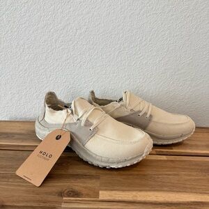 HOLO Footwear- NWT Women’s Athena Lace Slip On Sneaker- Size 8.5